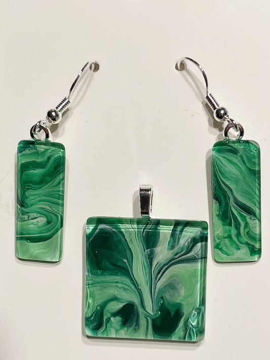 Shamrock Green Earrings/Pendant Set SG130