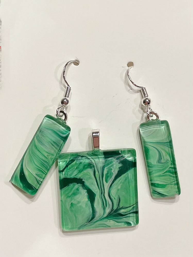 Shamrock Green Earrings/Pendant Set SG108