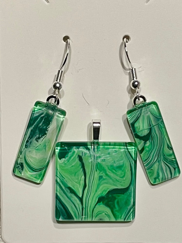 Shamrock Green Earrings/Pendant Set SG134