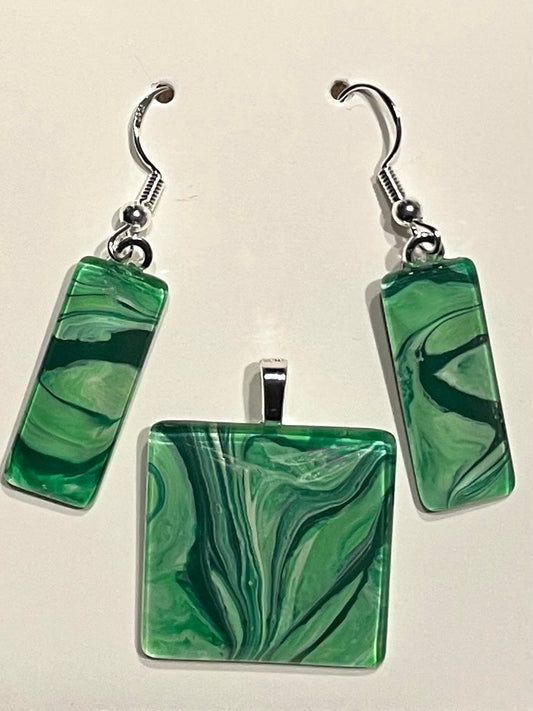 Shamrock Green Earrings/Pendant Set SG133