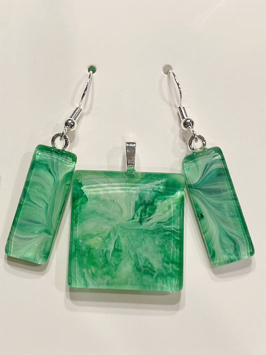 Shamrock Green Earrings/Pendant Set SG111