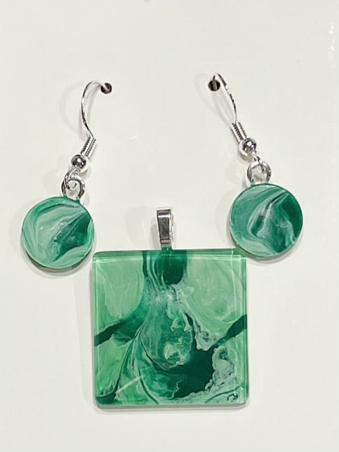 Shamrock Green Earrings/Pendant Set SG106