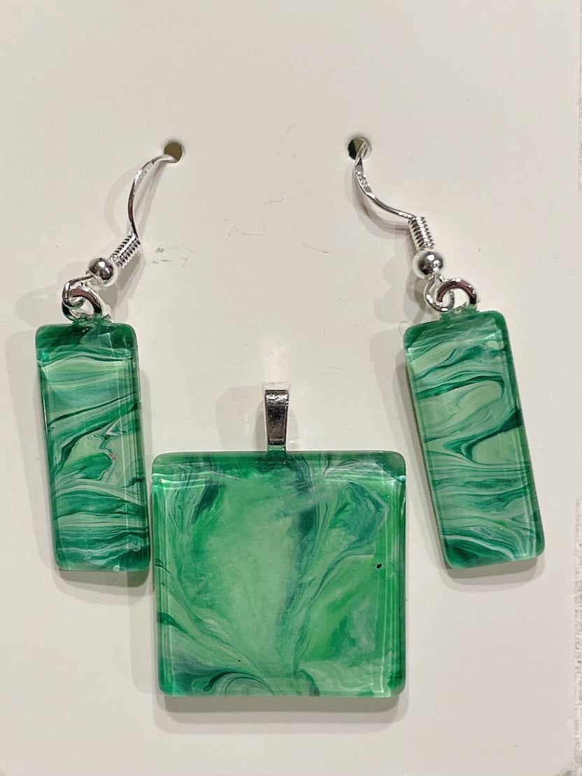 Shamrock Green Earrings/Pendant Set SG116