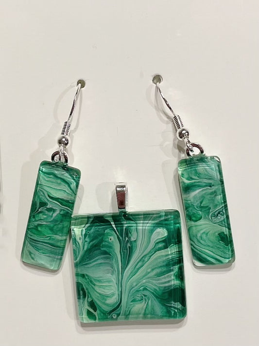 Shamrock Green Earrings/Pendant Set SG120