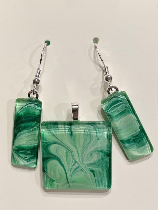 Shamrock Green Earrings/Pendant Set SG122