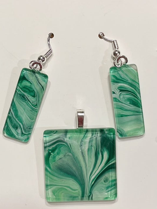 Shamrock Green Earrings/Pendant Set SG126