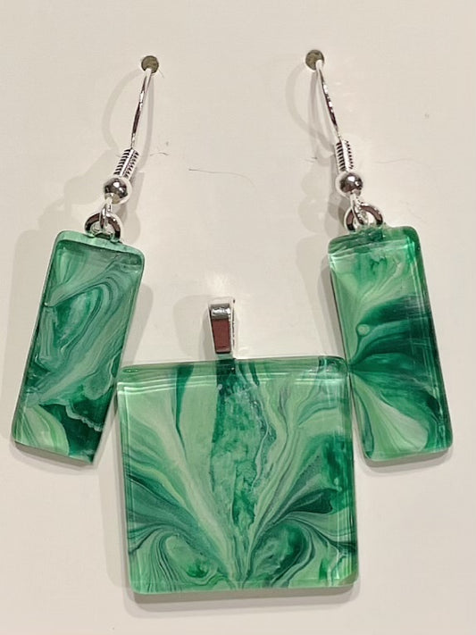 Shamrock Green Earrings/Pendant Set SG119