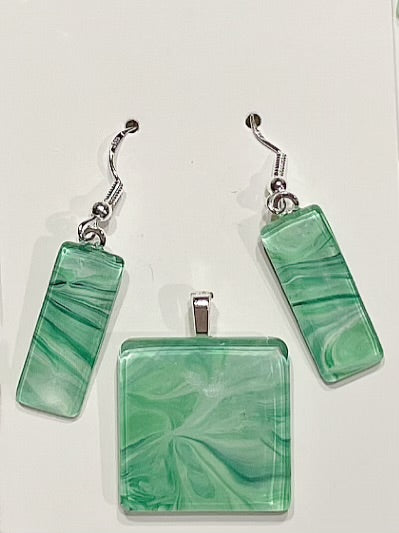 Shamrock Green Earrings/Pendant Set SG123