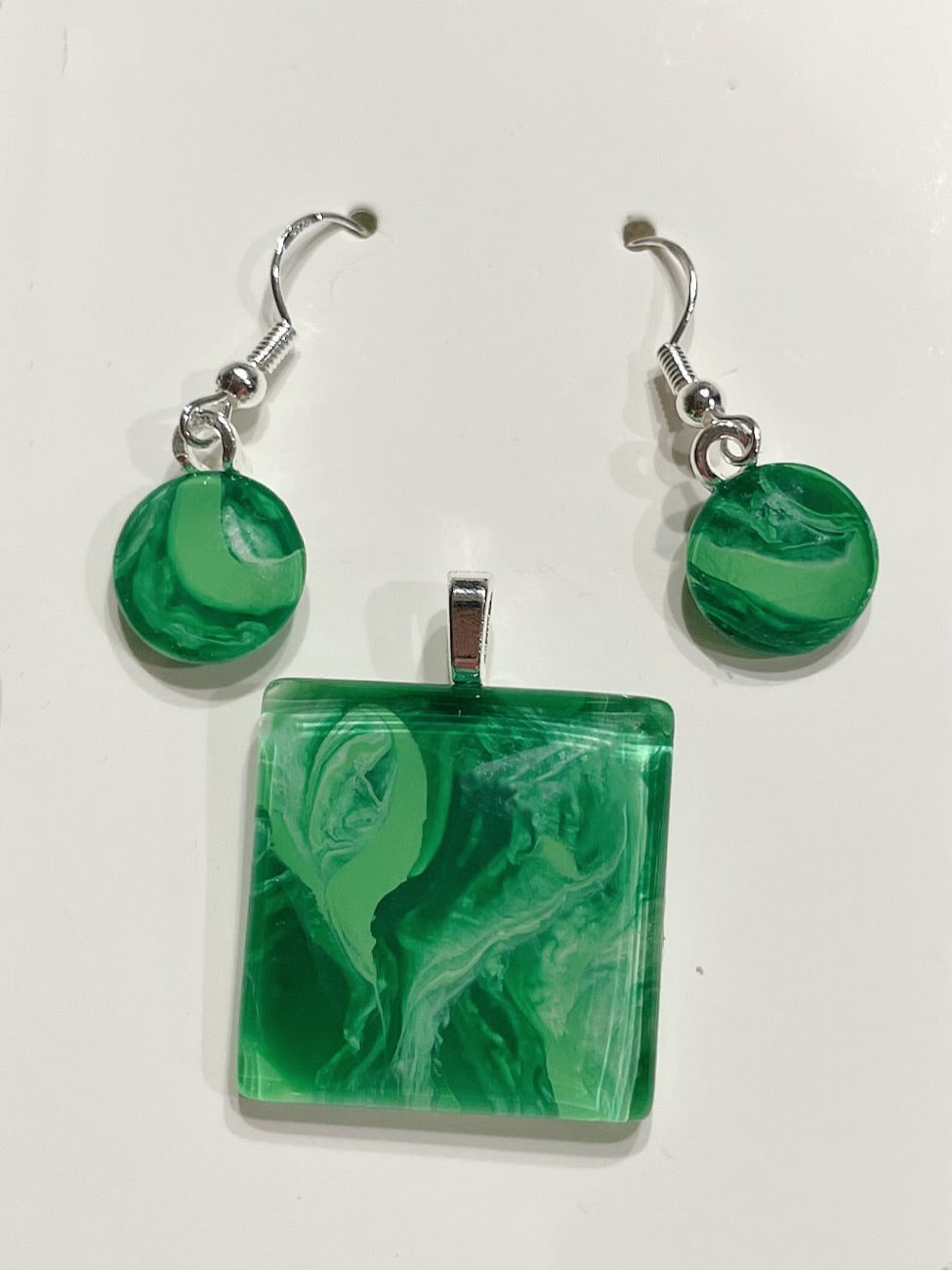 Shamrock Green Earrings/Pendant Set SG107