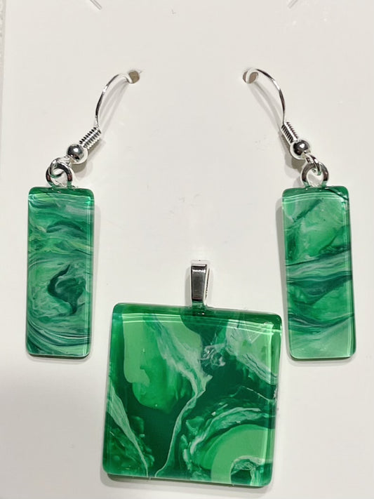 Shamrock Green Earrings/Pendant Set SG131