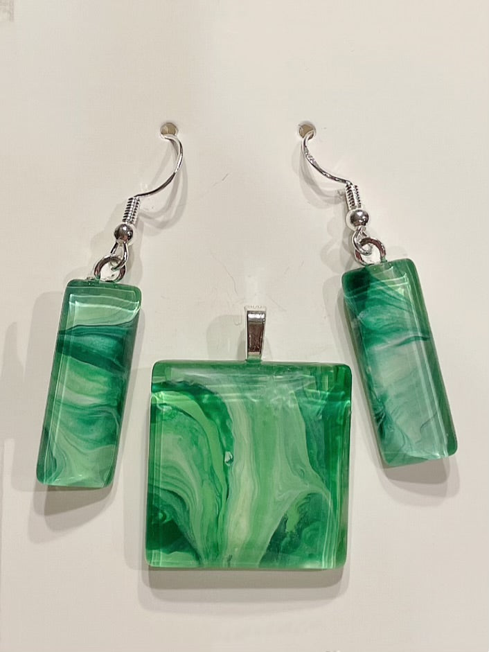 Shamrock Green Earrings/Pendant Set SG112