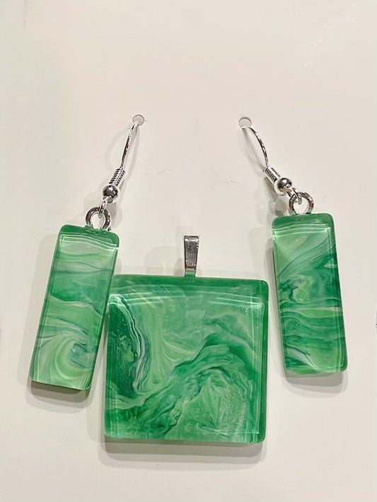 Shamrock Green Earrings/Pendant Set SG110